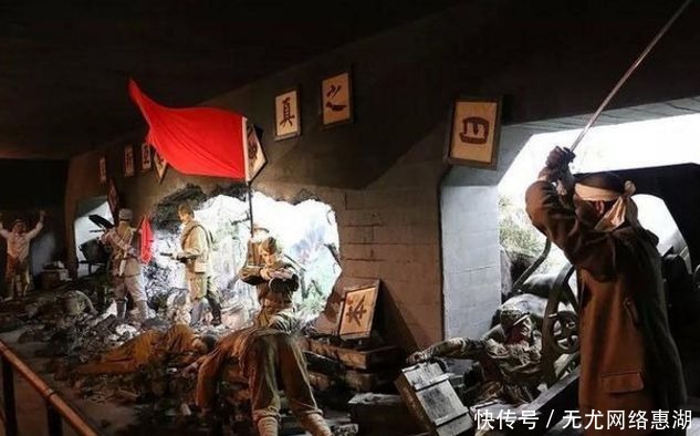 战场|一老农在战场上捡破烂,无意搬开地上砖头,发现有2000名日军