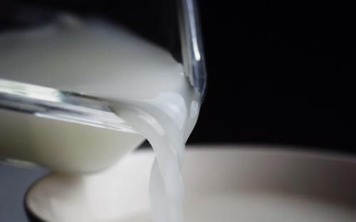 米糠油|脸上暗沉长斑的人,晚上别用清水洗脸,教你这样做,皮肤白嫩透亮