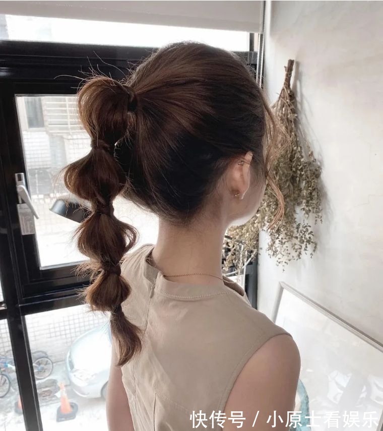 街拍|今秋热门编发造型,给时尚穿搭注入阳光感