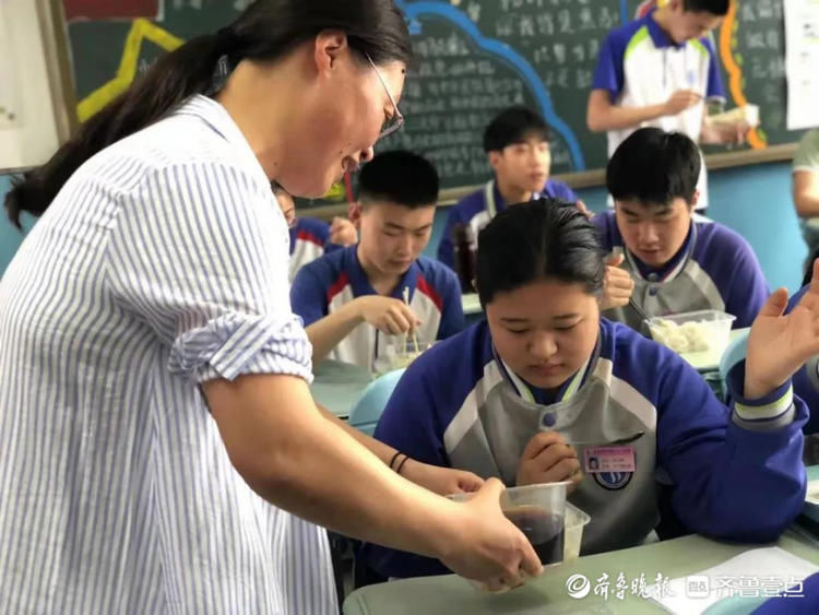 幸福时光|品饺?话情?壮行！青岛三十三中九年级师生同吃状元饺