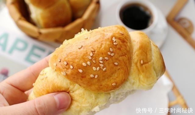 做面包，我喜欢这个方子，又香又软，放3天不硬，大人小孩都喜欢