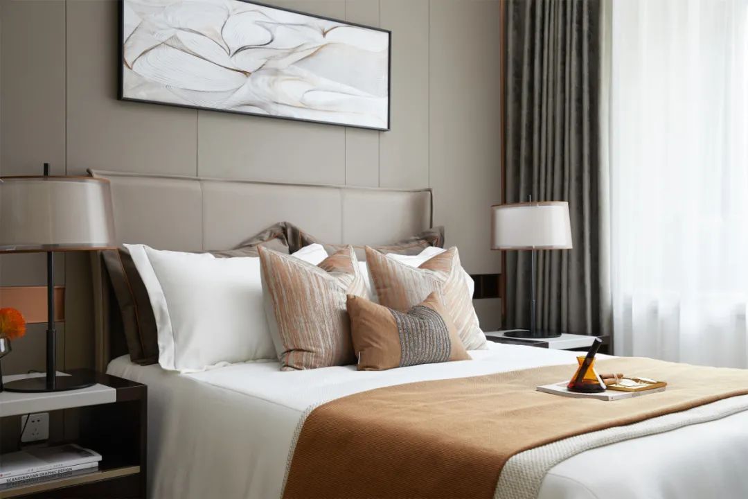 装饰画|115㎡现代轻奢,高级灰里的一抹橙,华丽高级很漂亮