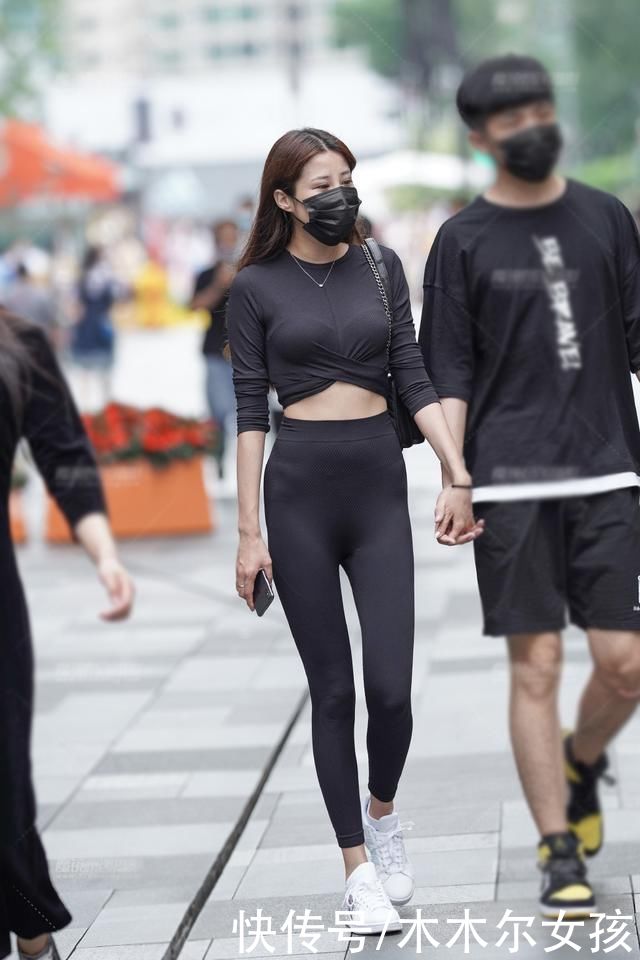 健美裤|健美裤休闲穿搭，美就这么简单，简约时尚又修身