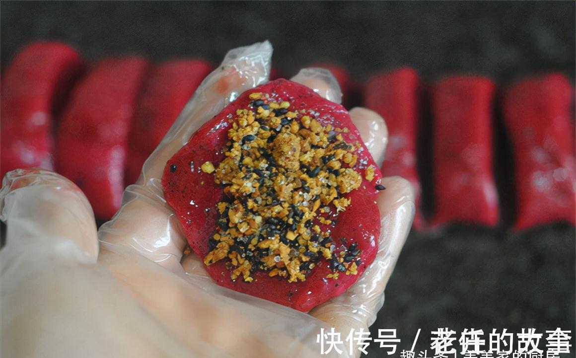 火龙果糍|便秘长痘反反复复?秋天该吃此物!搓一搓撒点粉,香甜软糯好解馋