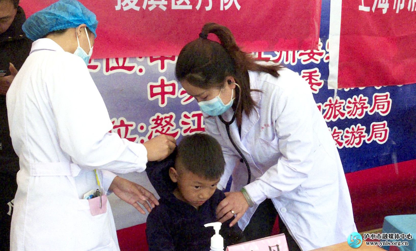 上海市中医院|东西帮扶健康进万家 上海医生义诊暖人心