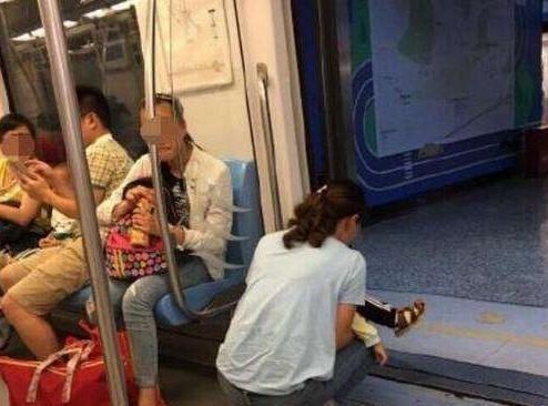 女人|把一个4岁的儿子带到女厕所,因为没教养而挨骂宝妈的话让同厕所的女人脸红