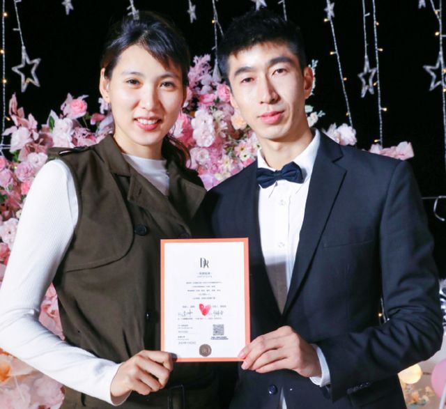 求婚成功|奥运冠军求婚奥运冠军!携手10年一起里约圆梦,甜蜜拥吻相守一生