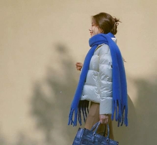 女人 精致的女人不需要扮嫩,身着优雅的裙装穿搭,温柔高级又不显老