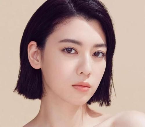 皮肤|52岁皮肤透亮细腻,没有斑斑点点,怎么保养的?她的方法挺靠谱