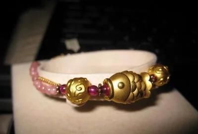 为什么珠宝首饰的品牌以“周”进行命名？他们都是一个家族吗？