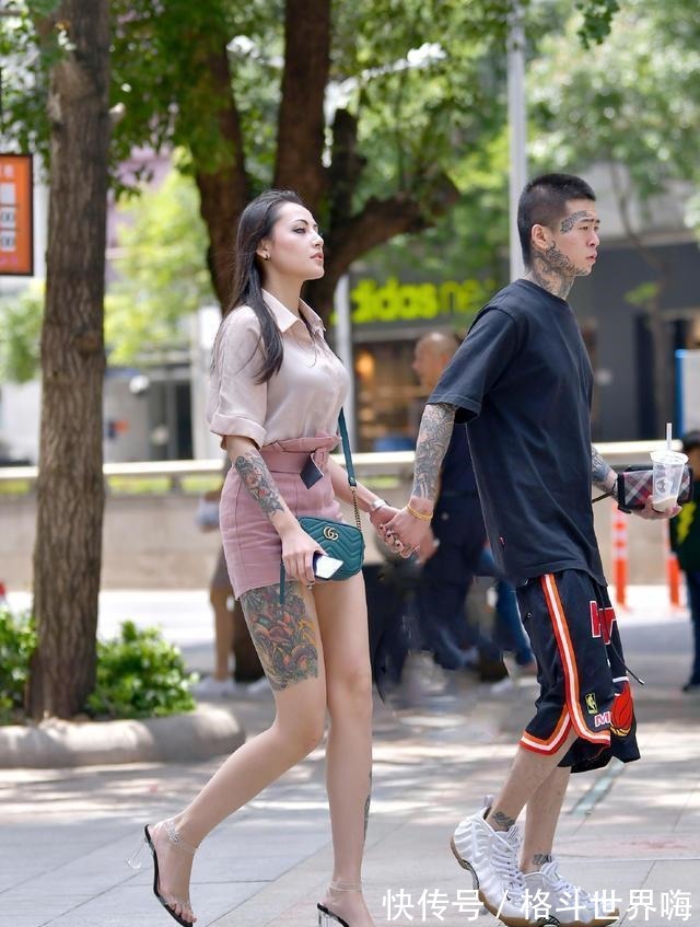 |街拍关于喜欢你这件事,就当闹了个笑话吧!