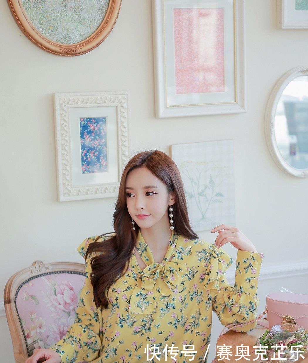 玻彩|孙允珠:春熙芊柳珐琅玻彩褶皱碎花衫!