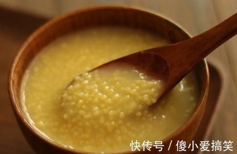 黏稠|粥铺老板:熬小米粥时,记住关键3点,轻松熬出米油,太好喝了