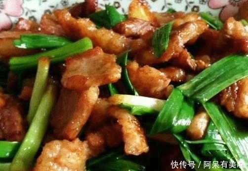 刚端上桌的饭菜,馋得家人抢着吃,被一扫而光!常吃抗菌身体壮!