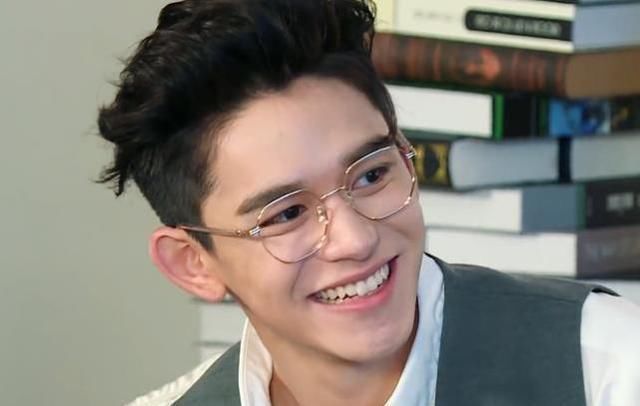 跑男的全员戴眼镜,蔡徐坤儒雅,黄旭熙阳光,唯独baby特别