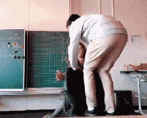 |搞笑GIF趣图:这货也能上地铁?