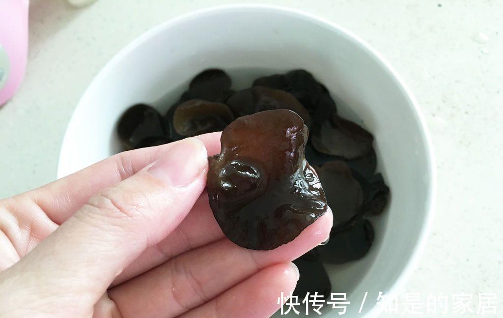 泡木耳，10人有9人搞错了，用这个方法，泡得又快又干净