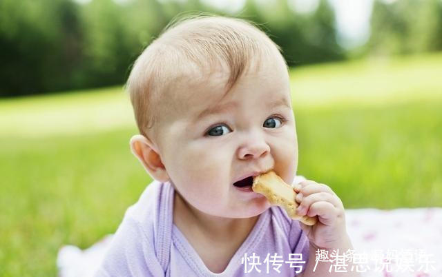 辅食|宝宝应该怎么吃辅食，奶粉要不要吃三个年龄段辅食添加有不同