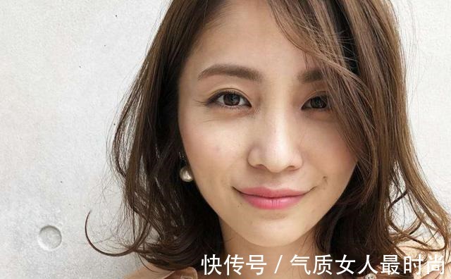 卷发型 四十的女人,都喜欢剪短刘海和短发如何知道自己适合什么发型!