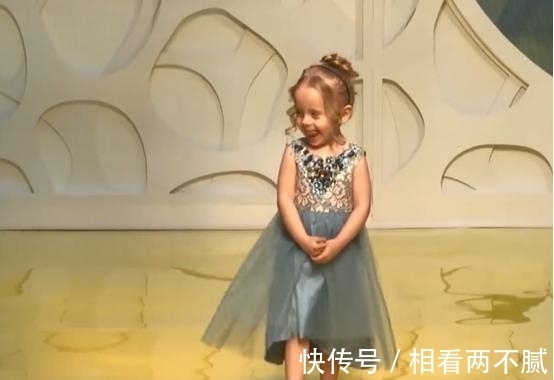 走秀|俄罗斯萌娃走秀走到一半,突然掀起裙子,网友:萌的我一脸血