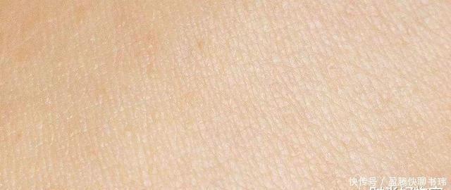 刷子 明星们丢弃“美妆蛋”改用“粉底刷”,化妆师透漏原因:太吃粉!