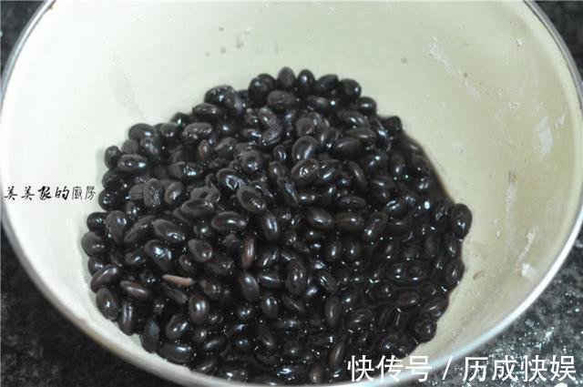黑豆|人称“蛋白之王”,补铁是黄豆的30倍!3块钱做1锅,好吃省事