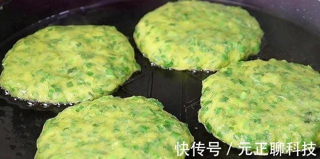 韭菜别炒着吃，加3个鸡蛋，教你1个新吃法，比吃肉还解馋