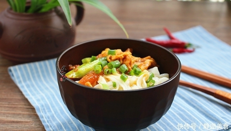 面条此做法,连吃十天不会腻,食材简单搭配好,味道就是香