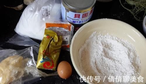 这款面包比做包子更简单，发酵一次就可以，松软拉丝用手撕着吃！