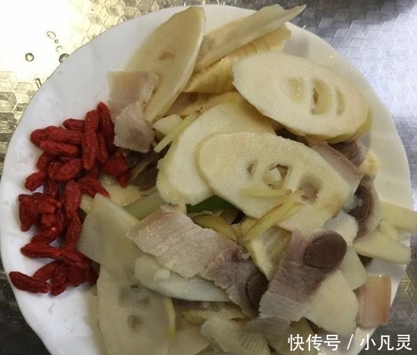 “天然雌性激素”被发现,妈妈常吃48看起来像25,女人味十足