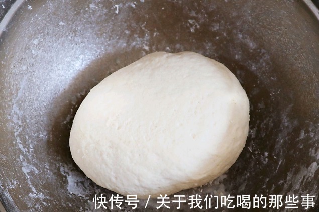 面粉|烙饼时,别只会冷水和面,大厨教你3个技巧,外酥里软层次多,香