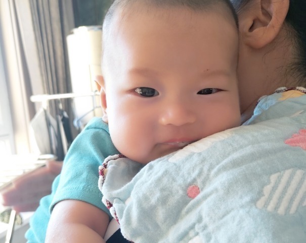 奶粉|宝宝为什么总吐奶提醒别每次都只会竖抱拍嗝,当心有危险