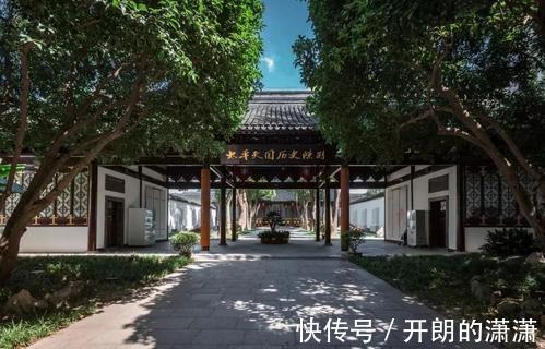 笔生@忆昔彤庭望日华 才思俊逸笔生花