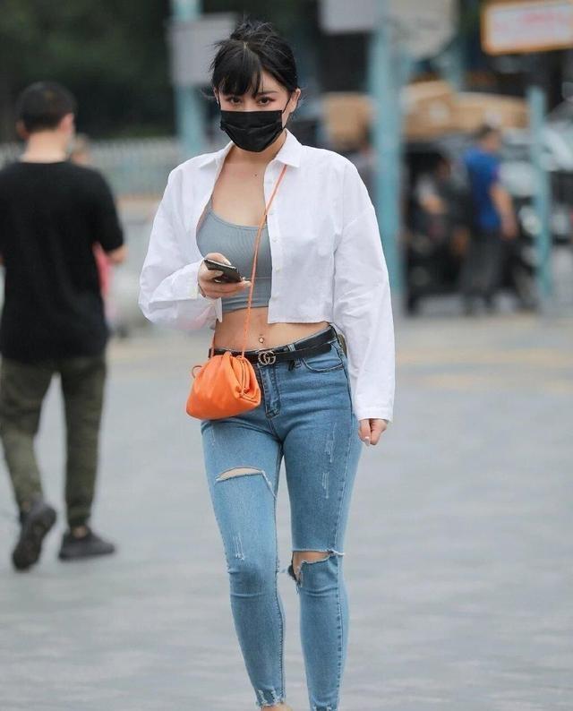 连衣裙|时尚:连衣裙轻松穿出优雅感,举手投足中带着气质与时尚