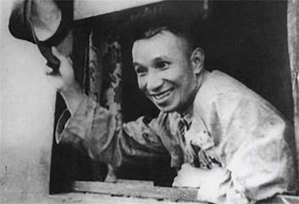 不弃|钢铁直男粟裕和白富美楚青，苦追三年结婚，相守43年不离不弃