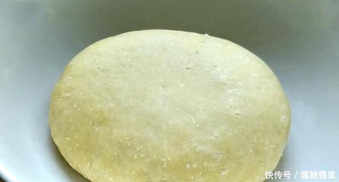 想吃披萨不要出去买,没有烤箱也能做,香甜暄软又拉丝,特好吃