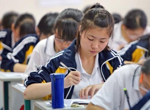 板书@北大“韦神”再次走红,板书好似视觉盛宴,老师都表示称赞