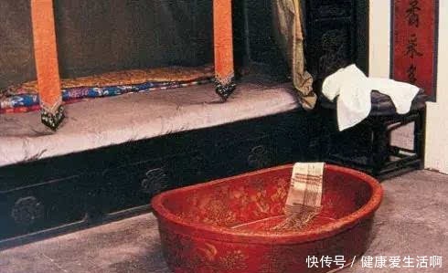 奢侈|晚清老照片慈禧奢侈过寿,打扮吓人的新娘,衣不遮体的乞丐