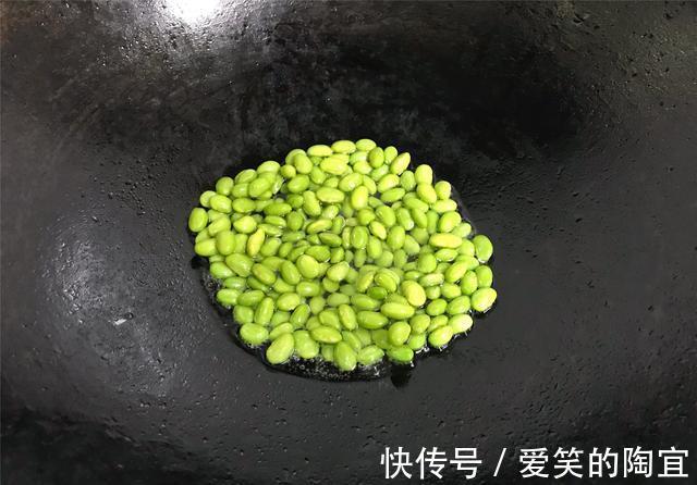 豆子|菱角正当季，简单炒一炒，营养又低脂，江南人的最爱
