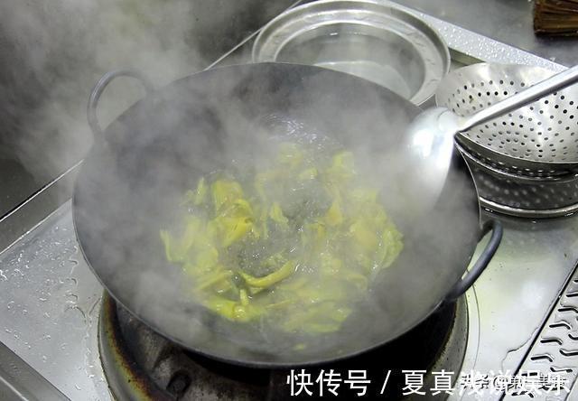 鸡粉|酸菜牛肉想要和饭店一样好吃,处理酸菜有技巧,做对了才酸爽嫩滑