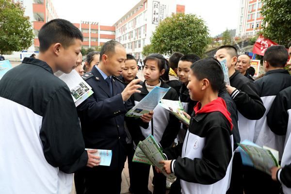 贵州岑巩：倡导科学消费理念 守护校园消费安全