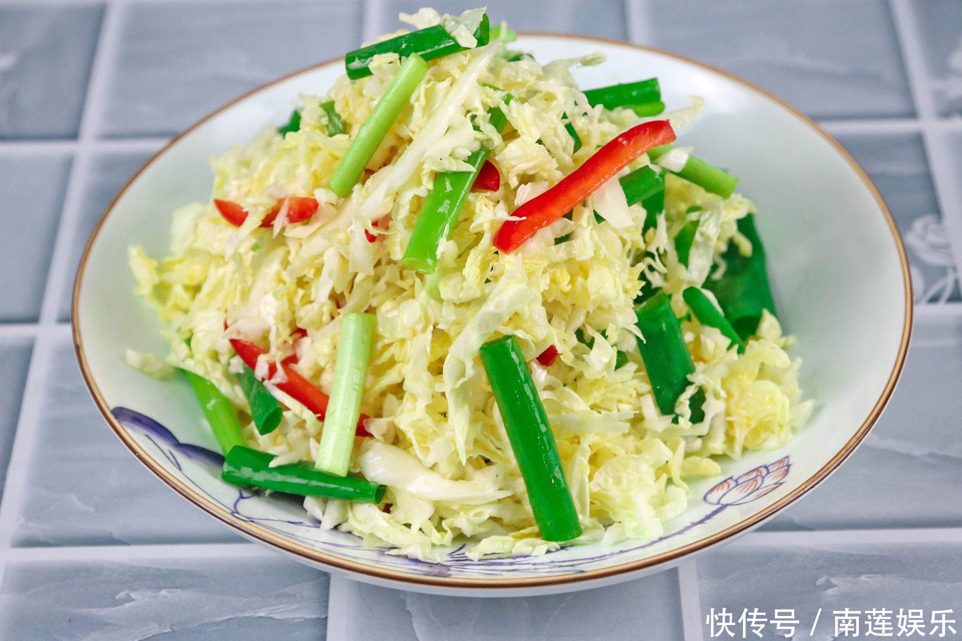 大厨教你“凉拌白菜心”做法,清脆爽口,酸爽开胃,非常适合下酒