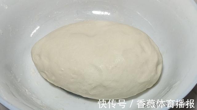牛舌状|第一次用开水烫面做口袋饼,没想到这么简单,凉了也不硬,真好吃