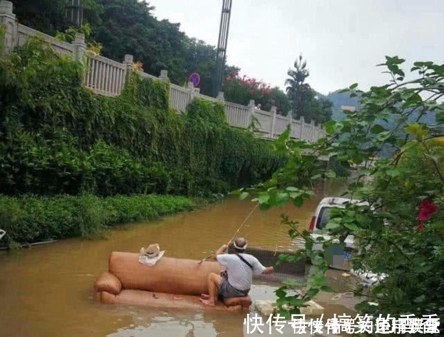 钓鱼|洪水过后去钓鱼,这么大的黄颡鱼,还是头一次钓获