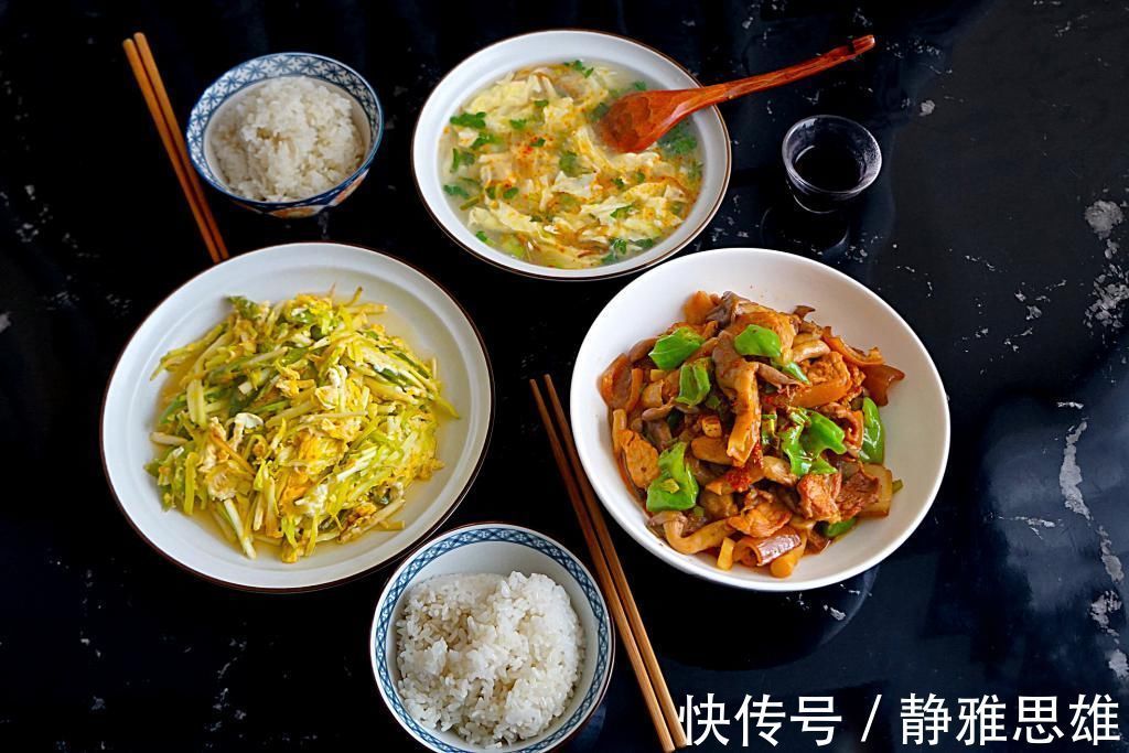 让老公下厨，两菜一汤只花了半小时，味道超棒，没想到厨艺这么好