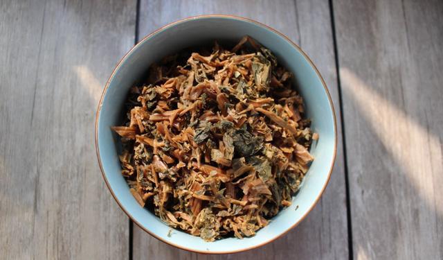 这食材不怕过期,超市13元1斤,现在抓紧多买点,天冷了买不到