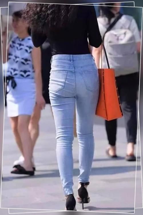 紧身裤 牛仔裤时尚小清新，穿出性感身材，轻松穿出蜜桃臀