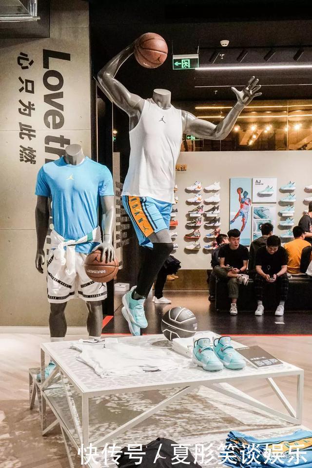 亚洲最大JORDAN旗舰店开业,我冒雨把“黑粉脚趾”买到手了!