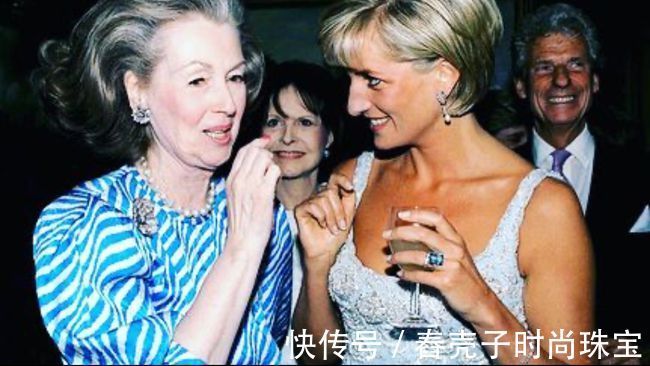 弗朗西丝卡 “我有我的风格”,独立女性的标志性首饰-鸡尾酒戒指