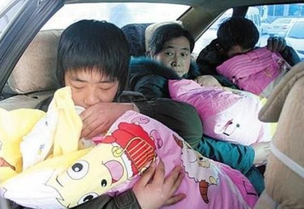 二胎政策|52岁产妇生出“三胞胎”,看到娃后却崩溃大哭,医生有点尴尬